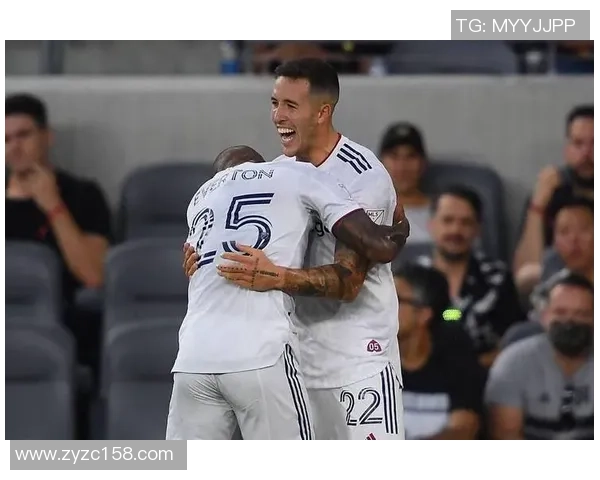 波特兰伐木者与皇家盐湖城的精彩对决揭示足球战术与团队精神的较量